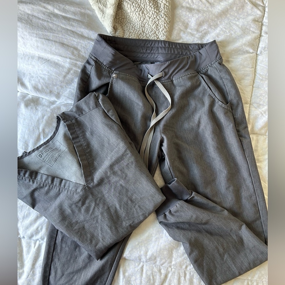 Figs Gray Scrub Set